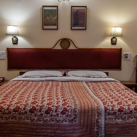 Hotel Jai Niwas Jaipur Luaran gambar