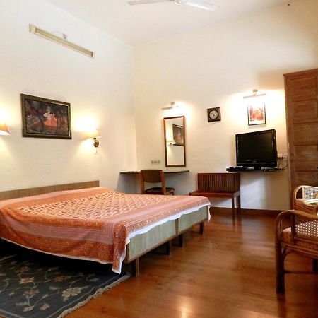 Hotel Jai Niwas Jaipur Luaran gambar
