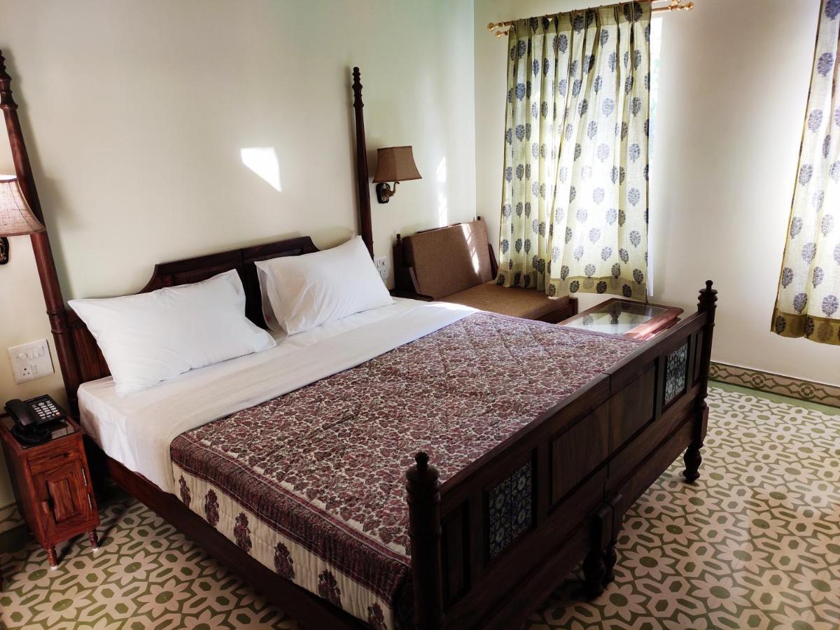 Hotel Jai Niwas Jaipur Luaran gambar