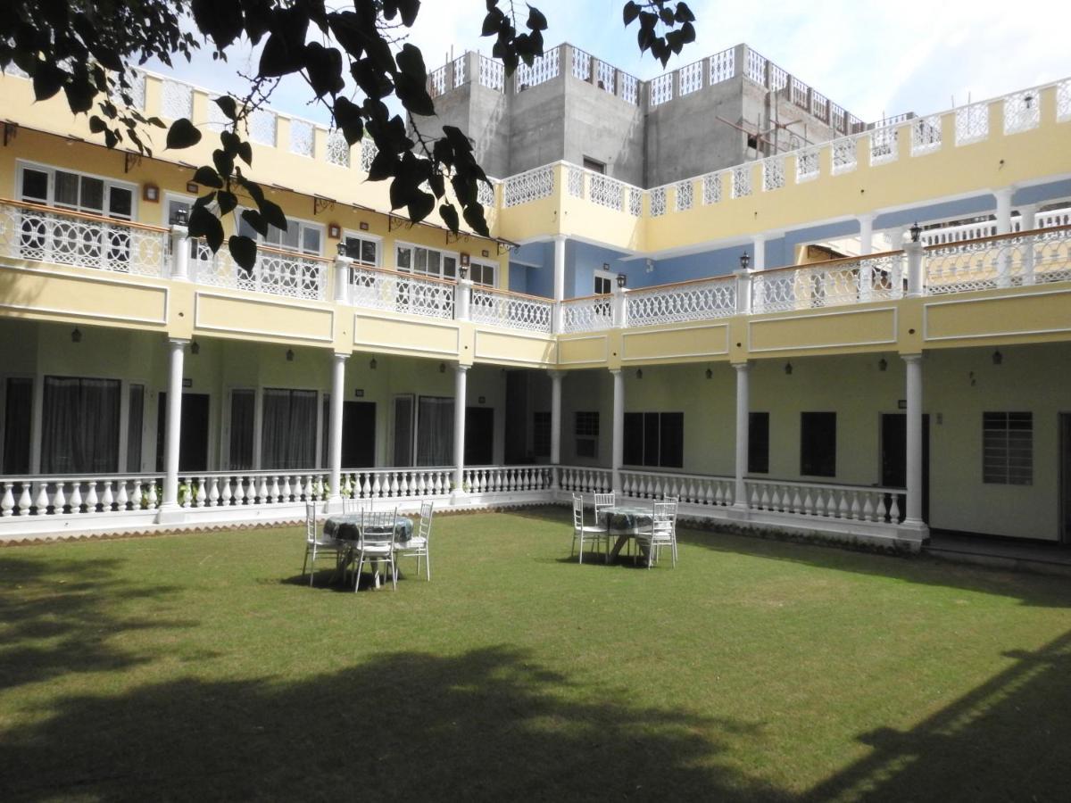 Hotel Jai Niwas Jaipur Luaran gambar
