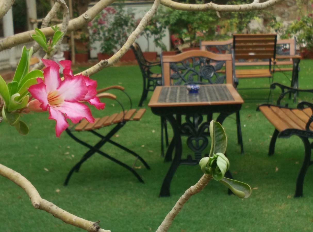 Hotel Jai Niwas Jaipur Luaran gambar
